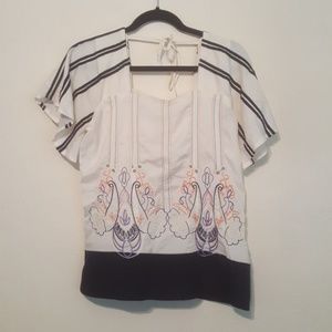 Fancy blk/wht top with unique  patterns